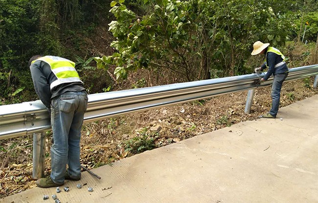 常德高速公路护栏的定期维护与保养