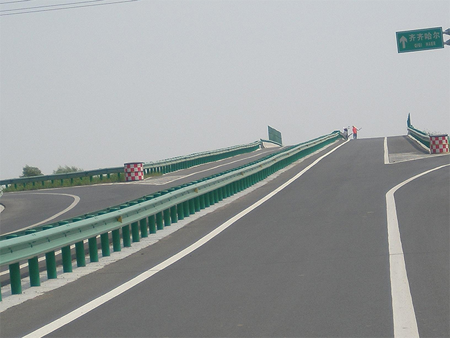 常德高速公路护栏的材质与规格